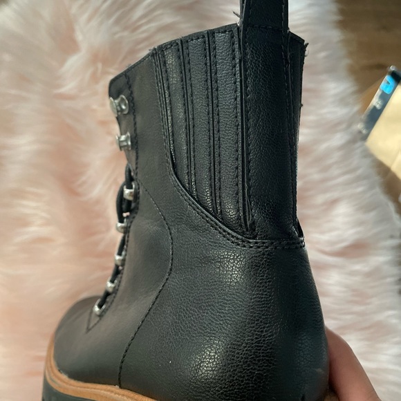 Cute Black Fall Boots! 🍁 - Picture 4 of 4